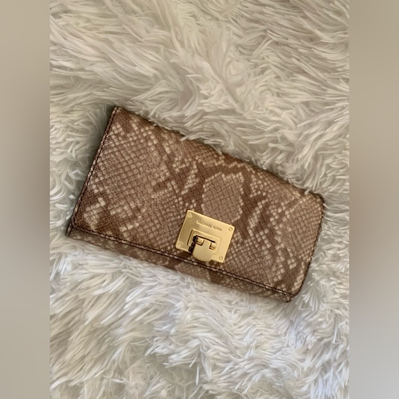 Michael Kors Snake Callie Wallet - Picture 2 of 4